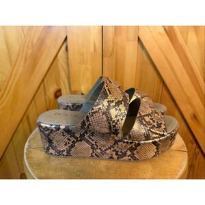 BOUTIQUE by CORKYs TAN SNAKE SHAMROCK WEDGE SANDALS SZ 8